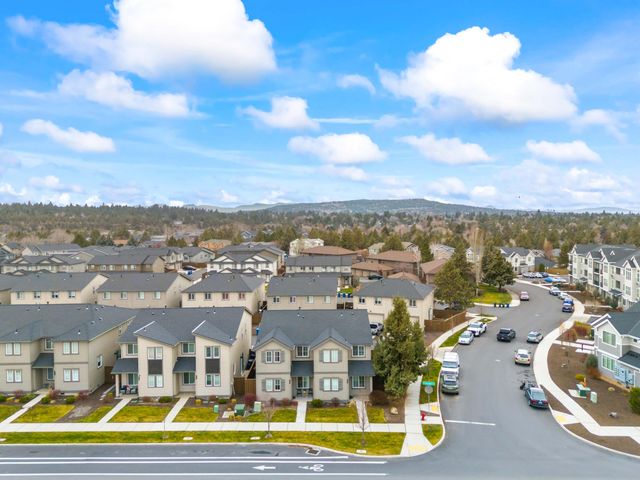 2561 NE Purcell Boulevard, Bend, OR 97701