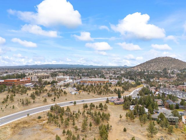 2561 NE Purcell Boulevard, Bend, OR 97701