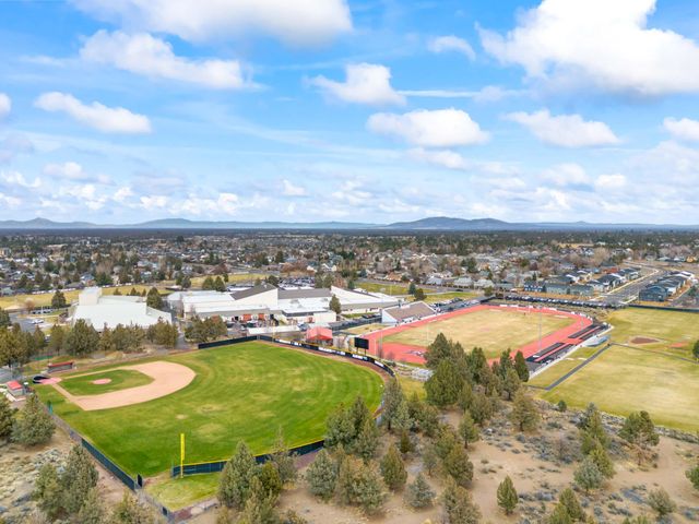 2561 NE Purcell Boulevard, Bend, OR 97701