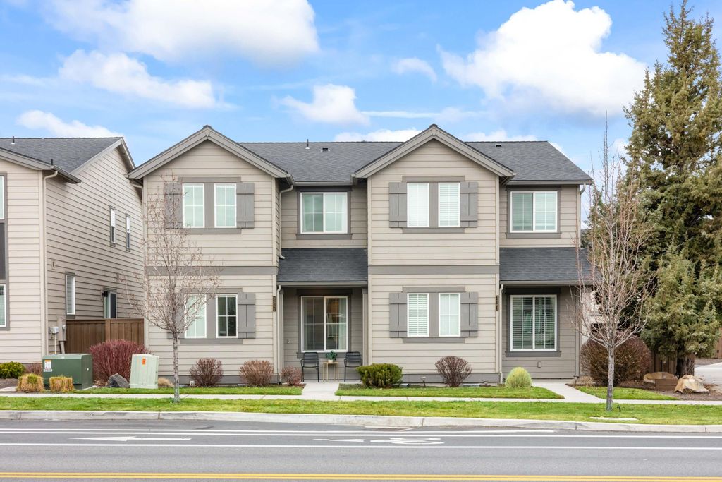 2561 NE Purcell Boulevard, Bend, OR 97701