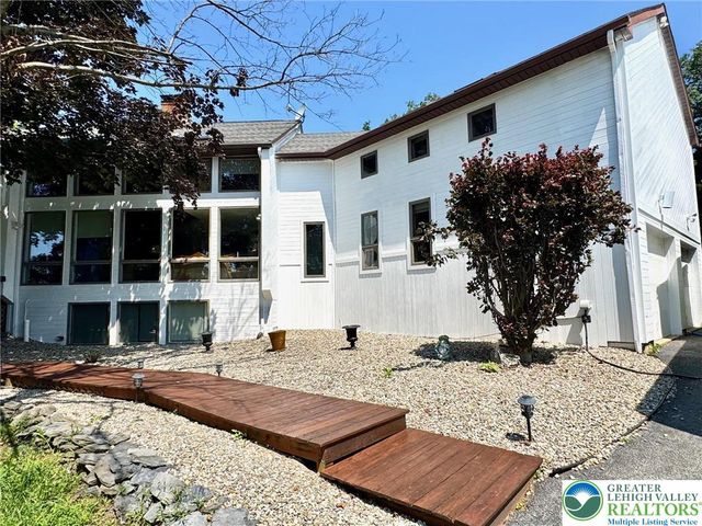5061 Wendi Drive West, Upper Milford Twp, PA 18092