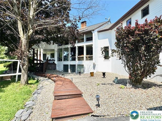 5061 Wendi Drive West, Upper Milford Twp, PA 18092