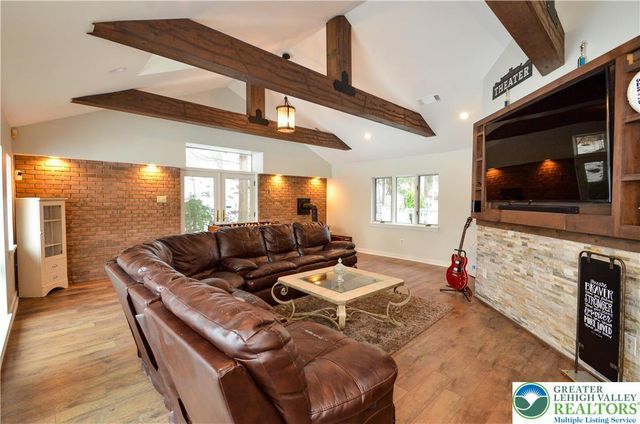 5061 Wendi Drive West, Upper Milford Twp, PA 18092