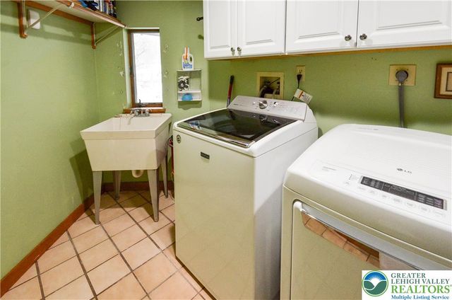 5061 Wendi Drive West, Upper Milford Twp, PA 18092