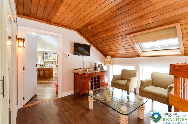 5061 Wendi Drive West, Upper Milford Twp, PA 18092