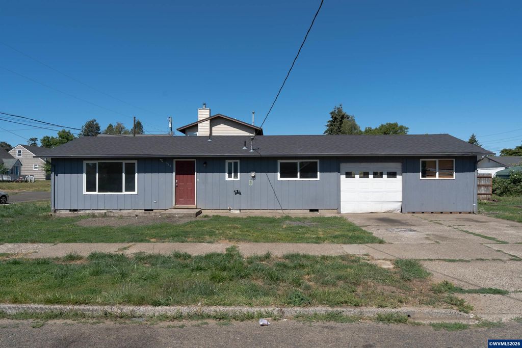 Image 1 of property listing at 544 SW 1st St, Sheridan, OR 97378