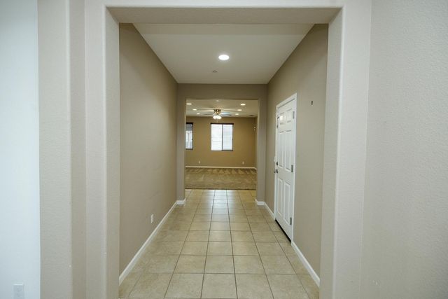 407 Northampton Way, Newman, CA 95360