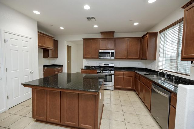 407 Northampton Way, Newman, CA 95360