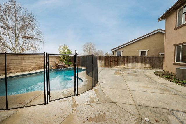 407 Northampton Way, Newman, CA 95360