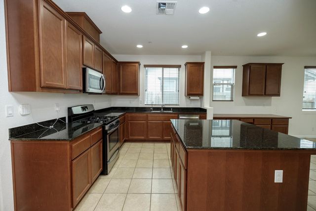 407 Northampton Way, Newman, CA 95360