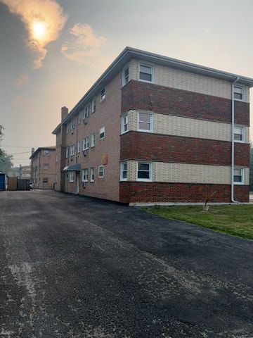 8700 S 82nd Court 1E, Hickory Hills, IL 60457