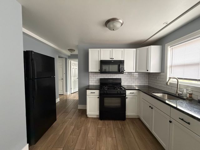 8700 S 82nd Court 1E, Hickory Hills, IL 60457