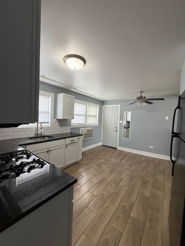 8700 S 82nd Court 1E, Hickory Hills, IL 60457