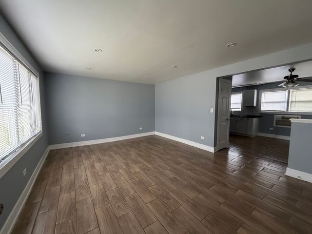 8700 S 82nd Court 1E, Hickory Hills, IL 60457