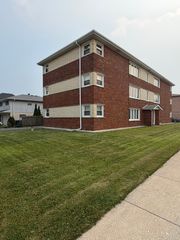 8700 S 82nd Court 1E, Hickory Hills, IL 60457