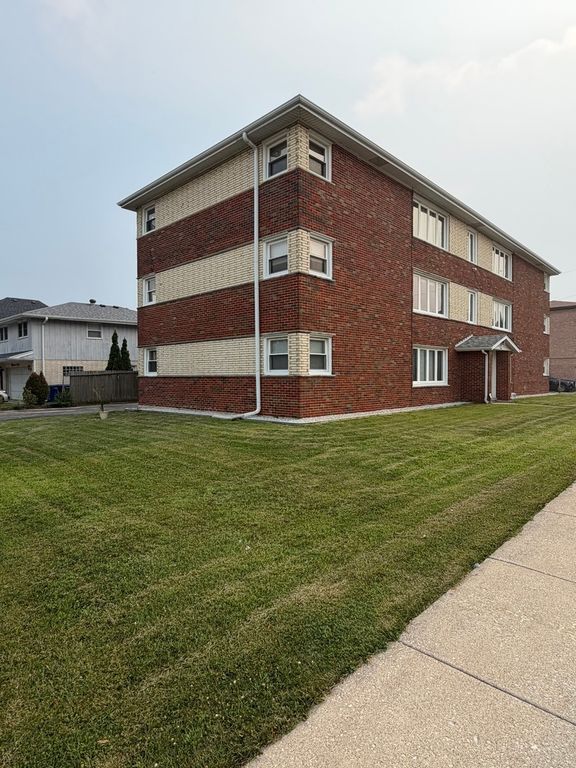 8700 S 82nd Court 1E, Hickory Hills, IL 60457