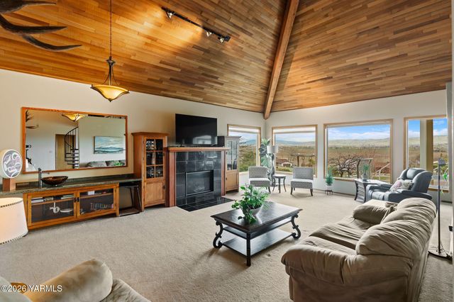 5710 Primrose Ct, Moxee, WA 98936