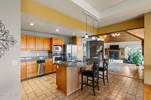 5710 Primrose Ct, Moxee, WA 98936