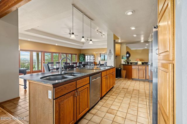 5710 Primrose Ct, Moxee, WA 98936