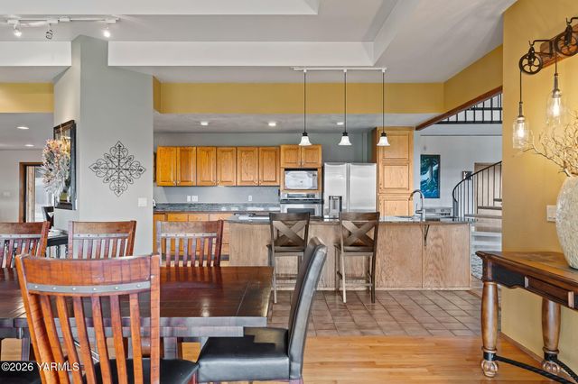 5710 Primrose Ct, Moxee, WA 98936