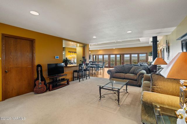 5710 Primrose Ct, Moxee, WA 98936