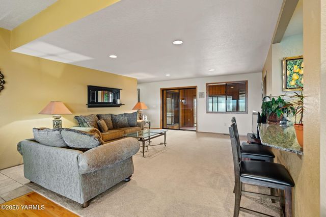 5710 Primrose Ct, Moxee, WA 98936