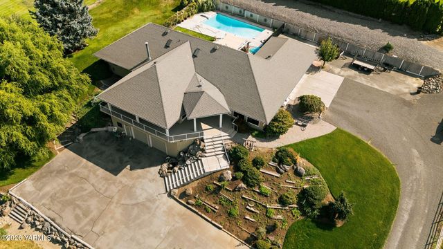 5710 Primrose Ct, Moxee, WA 98936