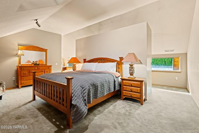 5710 Primrose Ct, Moxee, WA 98936