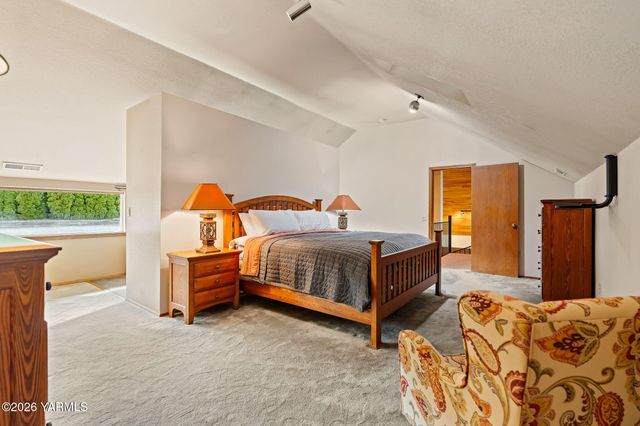 5710 Primrose Ct, Moxee, WA 98936