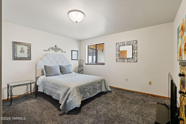 5710 Primrose Ct, Moxee, WA 98936