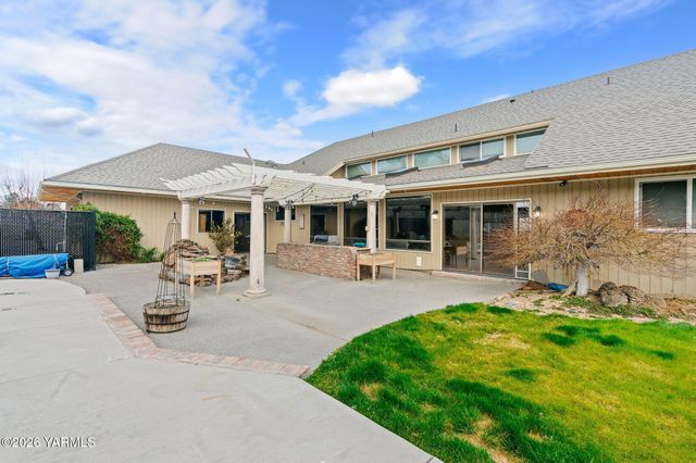 5710 Primrose Ct, Moxee, WA 98936