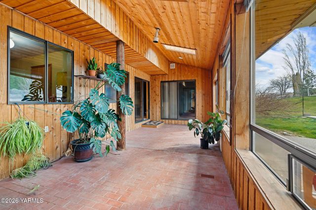 5710 Primrose Ct, Moxee, WA 98936