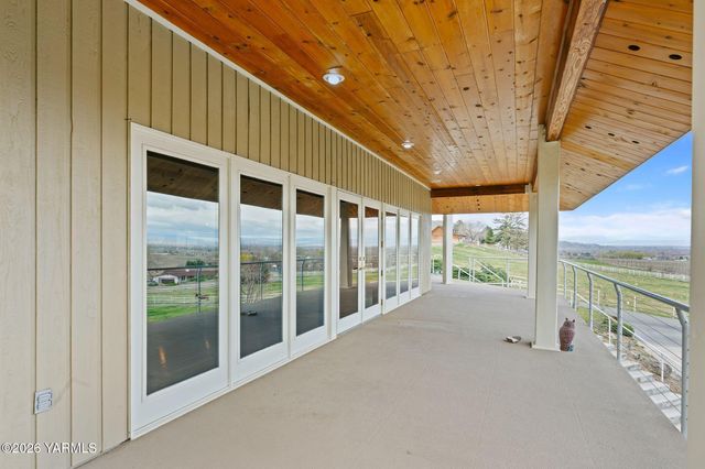 5710 Primrose Ct, Moxee, WA 98936