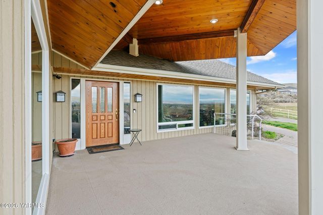 5710 Primrose Ct, Moxee, WA 98936