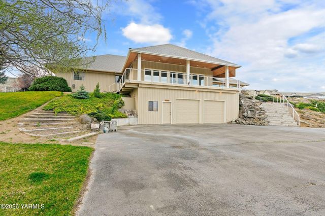 5710 Primrose Ct, Moxee, WA 98936