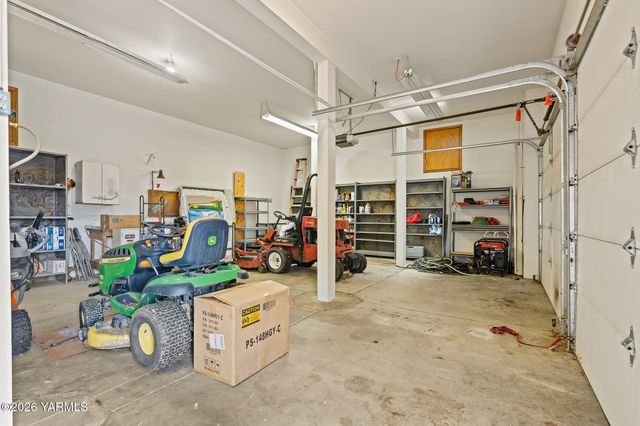 5710 Primrose Ct, Moxee, WA 98936