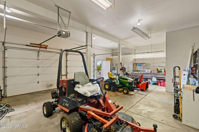 5710 Primrose Ct, Moxee, WA 98936