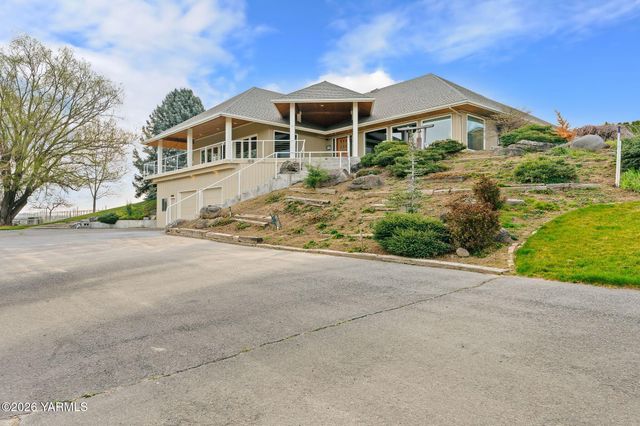 5710 Primrose Ct, Moxee, WA 98936