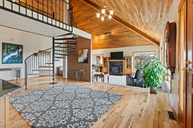 5710 Primrose Ct, Moxee, WA 98936