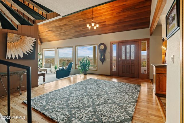 5710 Primrose Ct, Moxee, WA 98936