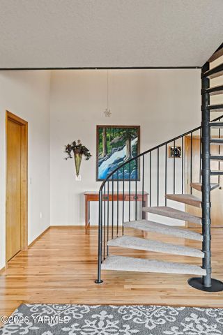 5710 Primrose Ct, Moxee, WA 98936