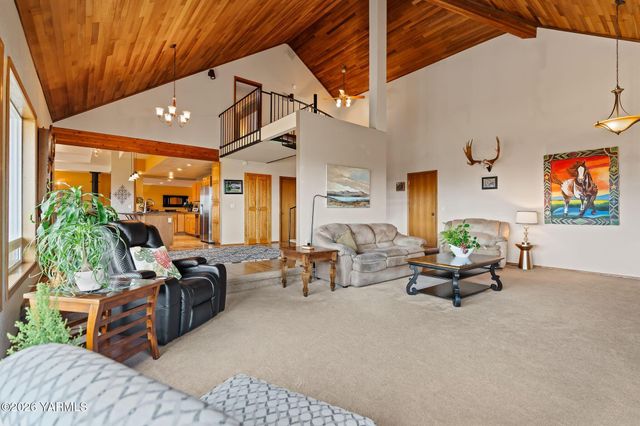 5710 Primrose Ct, Moxee, WA 98936