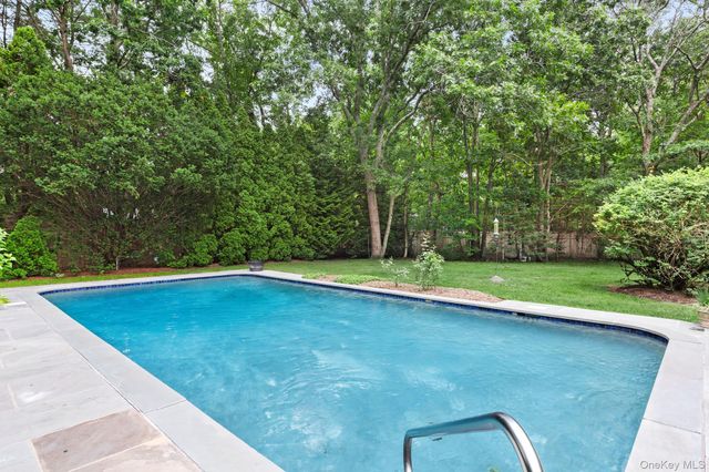 4 Foster Road, Quogue, NY 11779