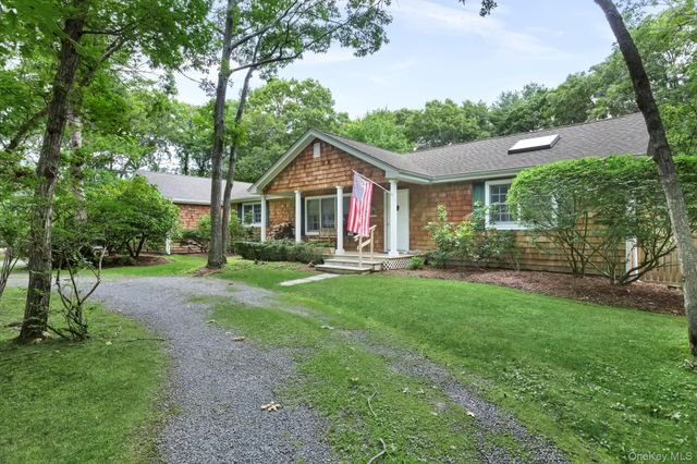 4 Foster Road, Quogue, NY 11779