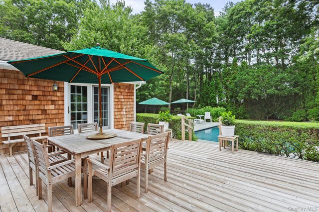 4 Foster Road, Quogue, NY 11779