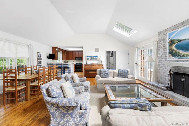 4 Foster Road, Quogue, NY 11779