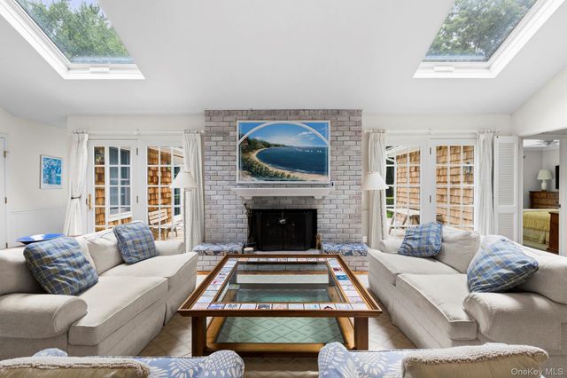 4 Foster Road, Quogue, NY 11779