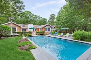 4 Foster Road, Quogue, NY 11779