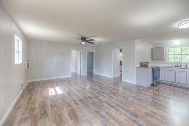 415 E Sherwood Drive, Livingston, TX 77351