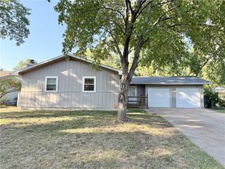 1834 W 27th Terrace, Lawrence, KS 66046